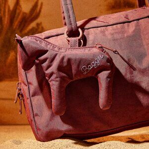 BAGGU Mahogany Horse w. Embroidered Logo Zipper Bag Charm 5.75″w x 5.2″h x 1″d